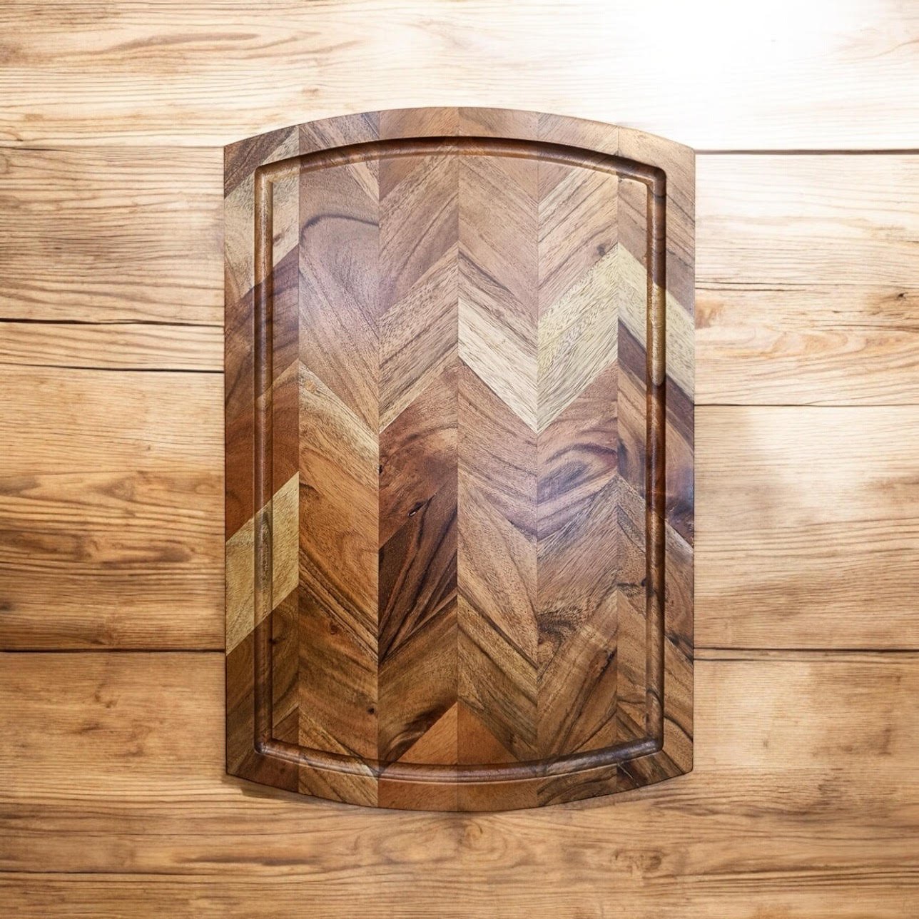 46CM WOODEN CHEVRON CHOPPING BOARD - Image 3