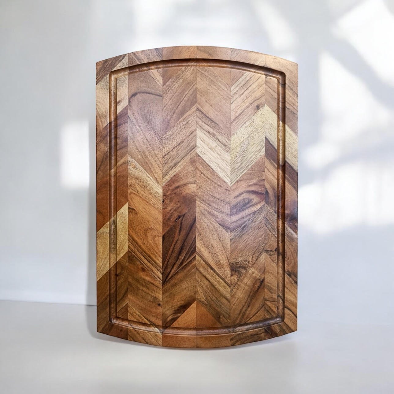46CM WOODEN CHEVRON CHOPPING BOARD - Image 4