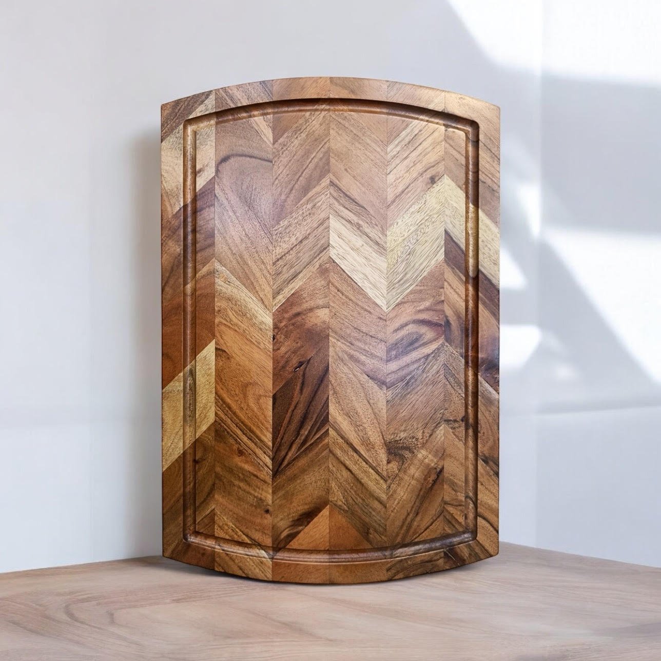 46CM WOODEN CHEVRON CHOPPING BOARD - Image 5